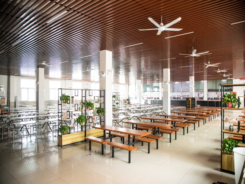 学校食堂